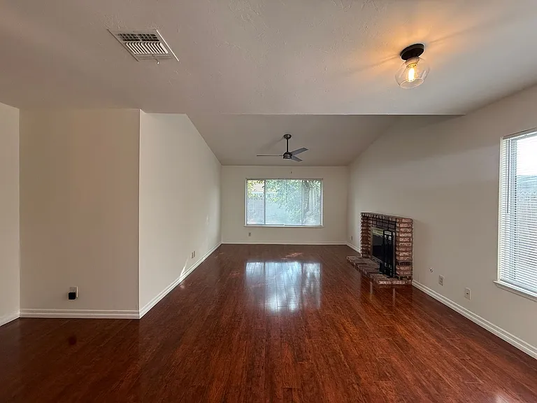 43060 N Larwood St — Photo 2