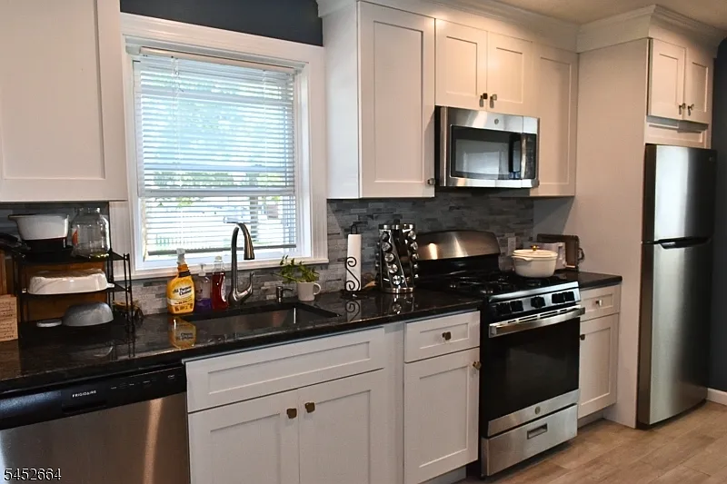 1 bed, 1.0 bath, $1,800 — Photo 3