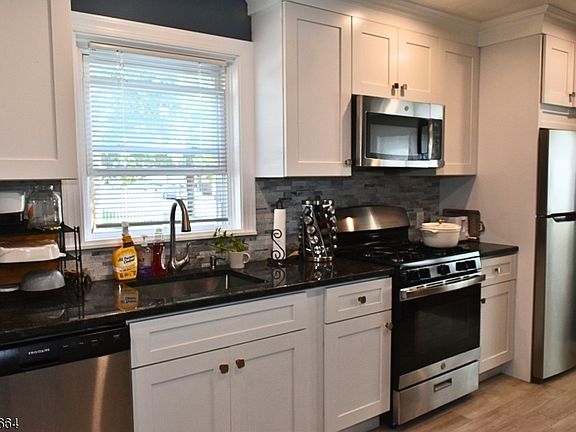 3rd image of 139 Ray St #1