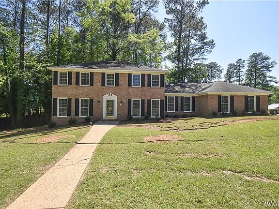 2nd image of 5005 Pinewood Ln