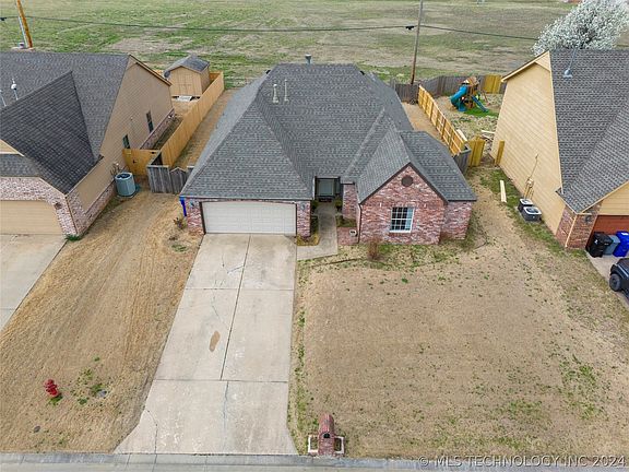 4th image of 3714 S 194th Ave E