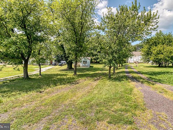 3rd image of 15446 Braggs Corner Rd