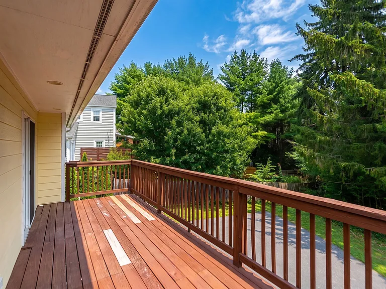 205 College Cir — Photo 49