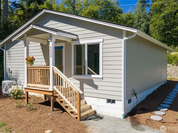 6888 Helena Street, Clinton, WA 98236