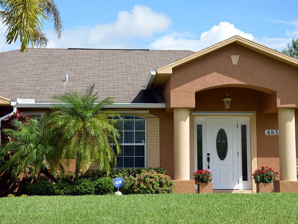 1st image of 483 SW Crawfish Dr