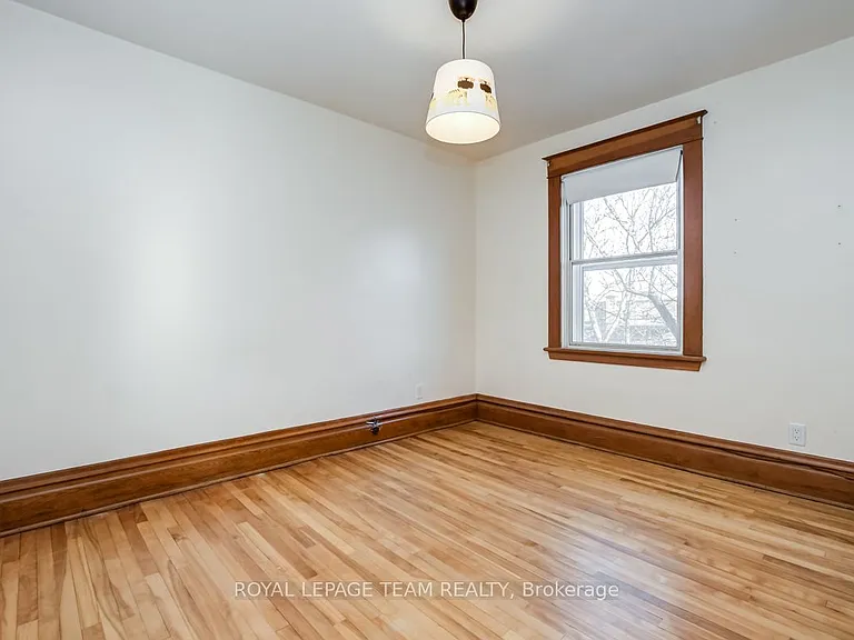 995 Gladstone Ave — Photo 18