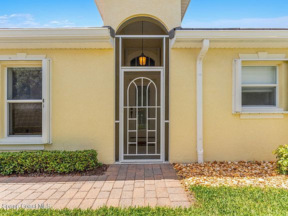 4th image of 470 Moray Pl