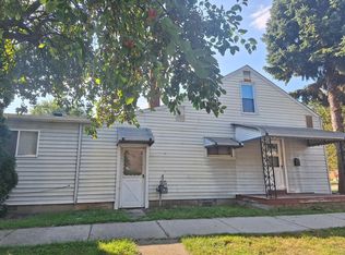 20948 Ridgemont Rd, Harper Woods, MI 48225