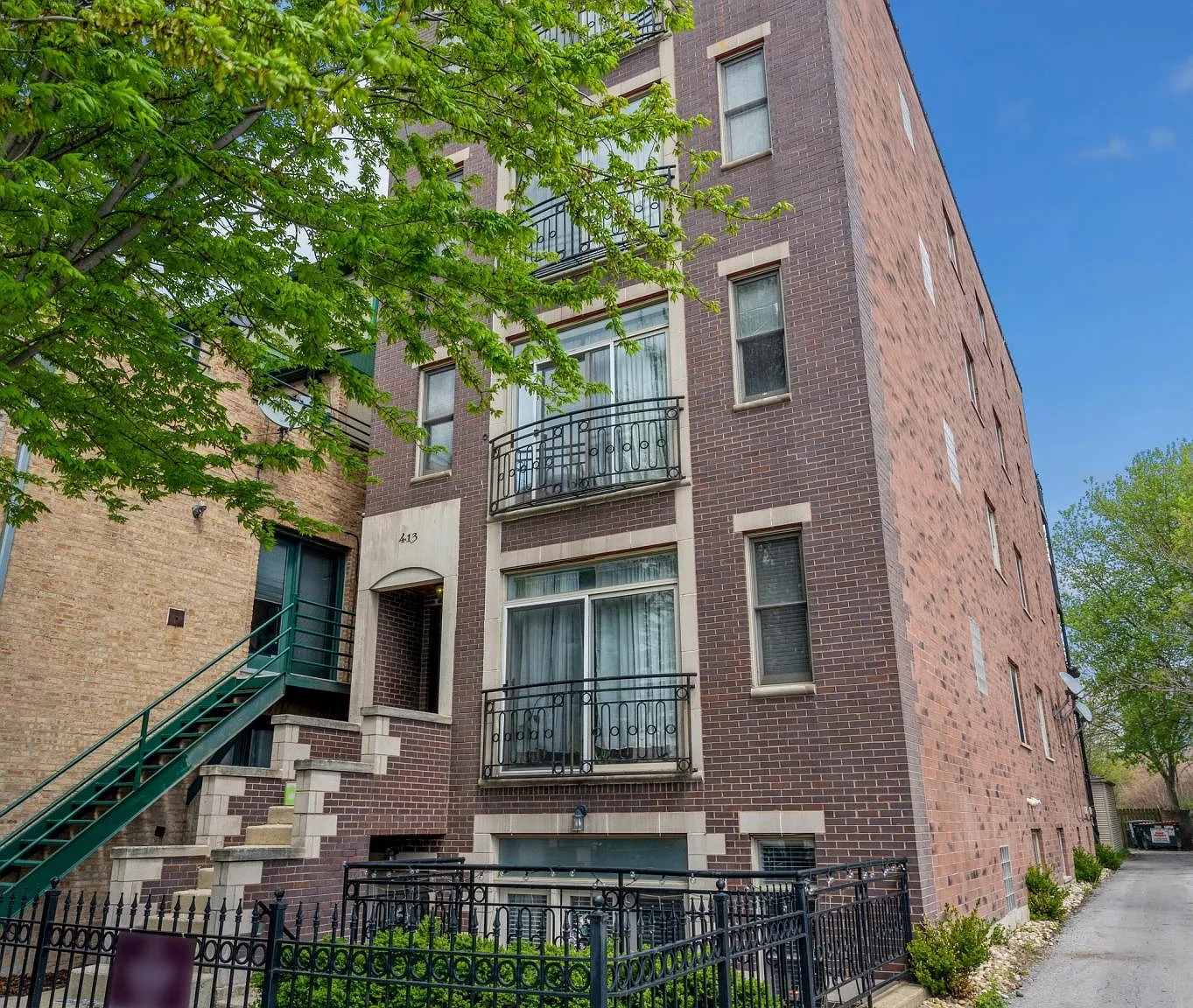 3 bed, 1350 sqft, $3,350 — Photo 1