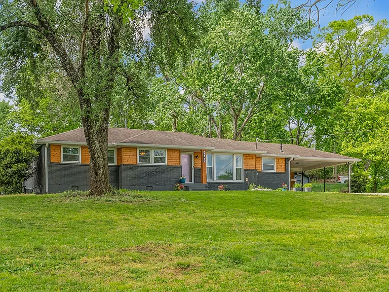 3928 Stilton Dr — Photo 2