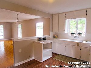 4th image of 323 Cosgrove St