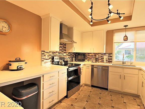 4th image of 2589 Malabar Ave