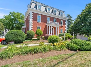117 High St APT 2, Ipswich, MA 01938