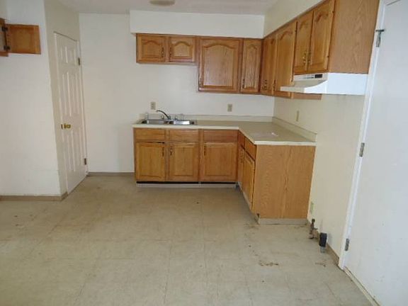 3rd image of 166 S Hillcrest Ave