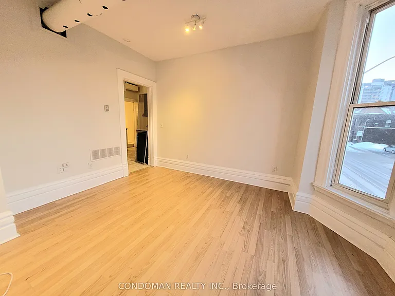 139 1/2 John St S #4 — Photo 3