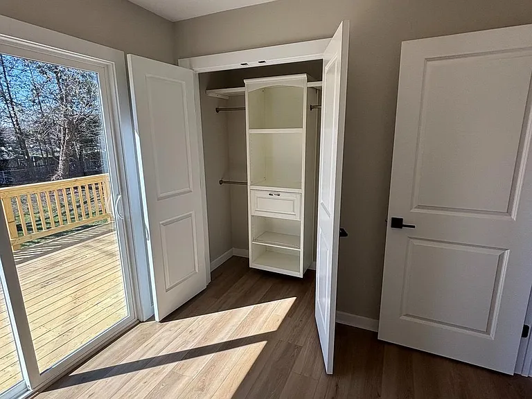 129 Evans St — Photo 37