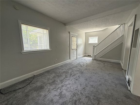 4th image of 83 Baycliff Dr