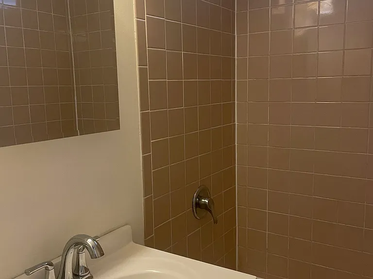2307 Brown St #1R — Photo 5