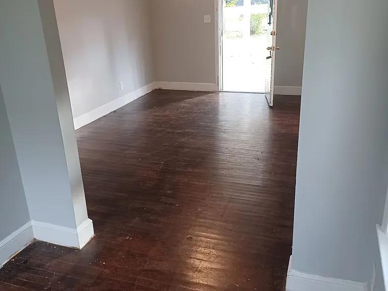 511 Houston St — Photo 6