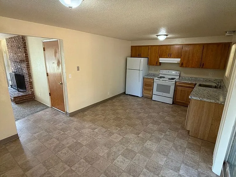 2610 Taylor St — Photo 6