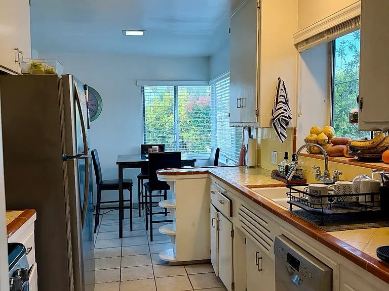 204 Termino Ave #B — Photo 7