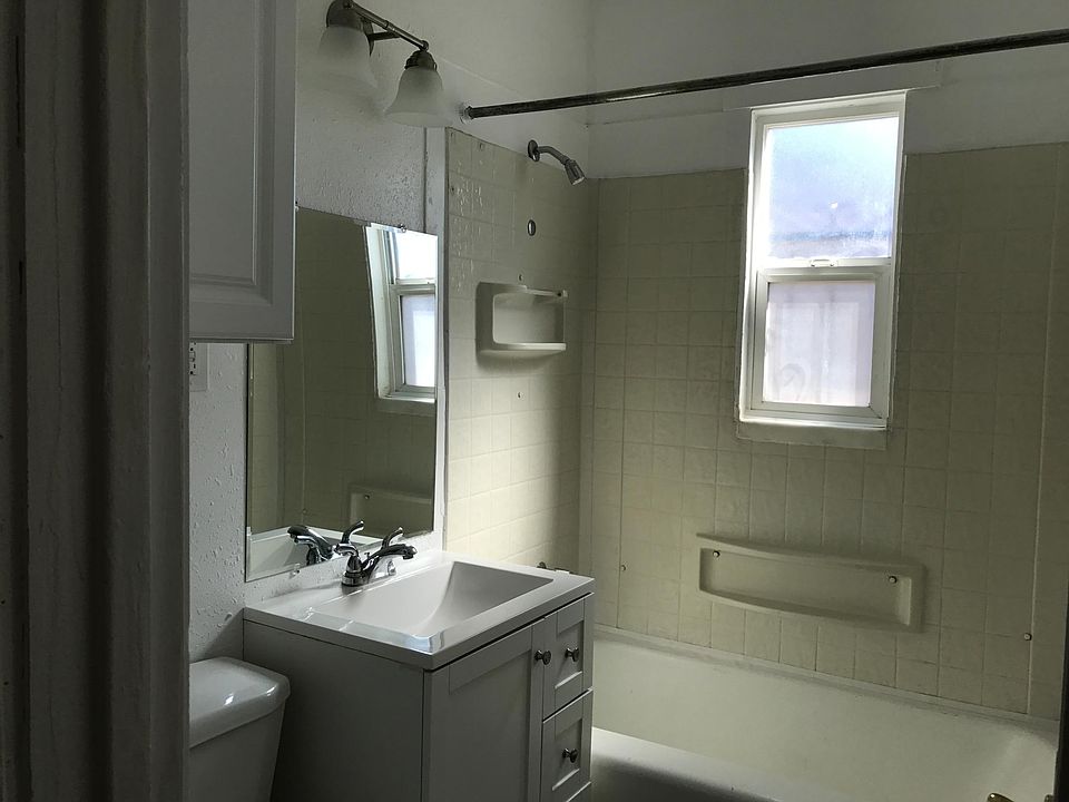 2nd image of 516 Columbia Dr SE APT 7