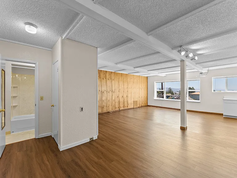 619 Chetco Ave #4 — Photo 5