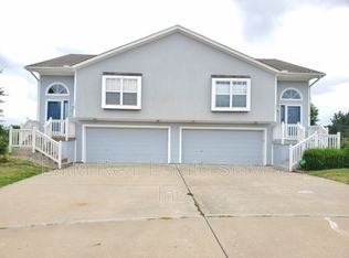 3929 SW Chartwell Ct, Lees Summit, MO 64082