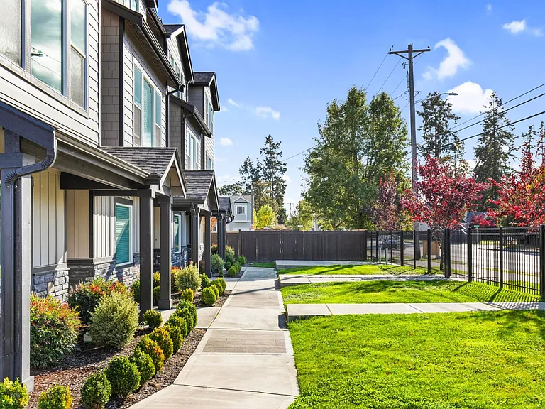Rainier View Court Townhomes — Photo 1