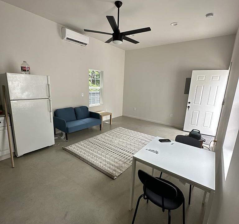 1st image of 10808 Sarah St #1