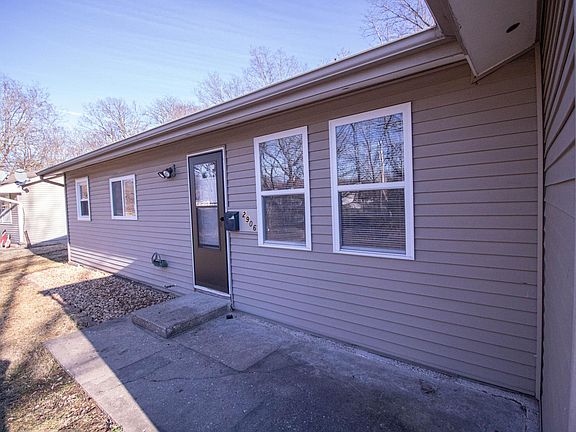 3rd image of 2906 Flora Dr