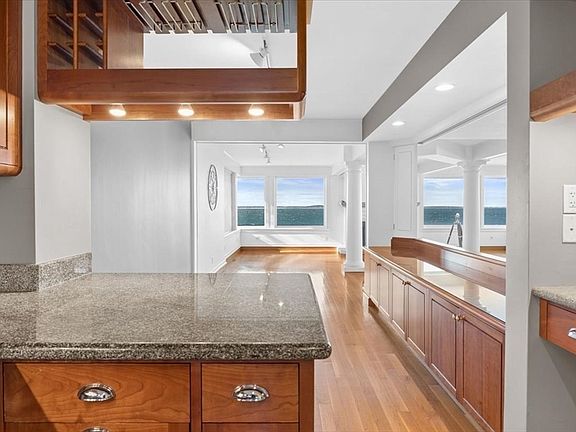5th image of 18 Driftwood Ln