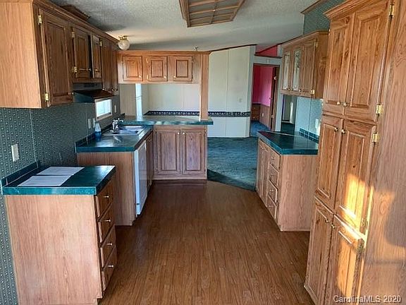 3rd image of 335 Imperial Dr