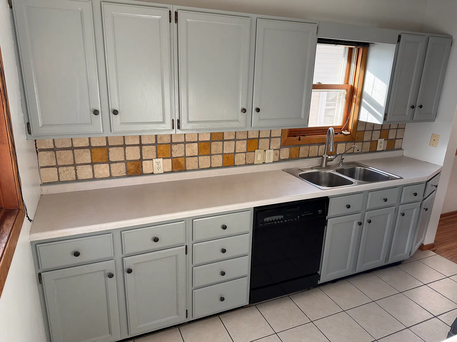 4 bed, 2010 sqft, $2,800 — Photo 4
