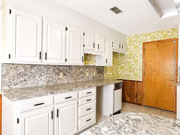 4th image of 6600 Cedarwood Dr