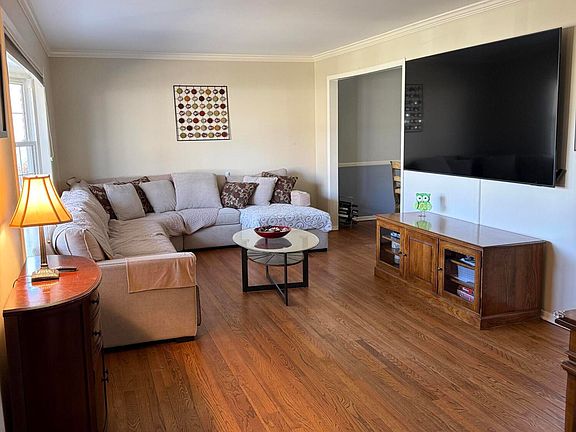 3rd image of 122 Durand Road