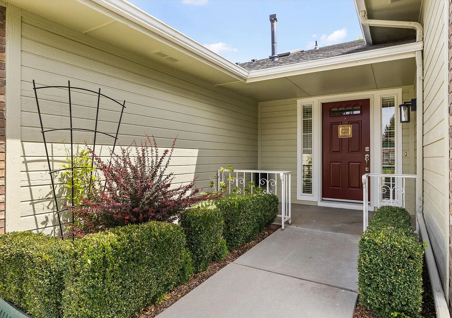 Spacious 3-Bedroom Meridian Home with Two Living Areas & EV Charging — Photo 4