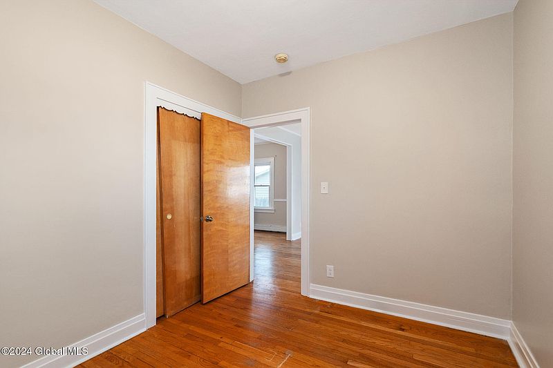 4th image of 4 Nassau Avenue