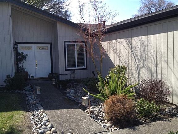 2nd image of 930 Royal Oaks Dr
