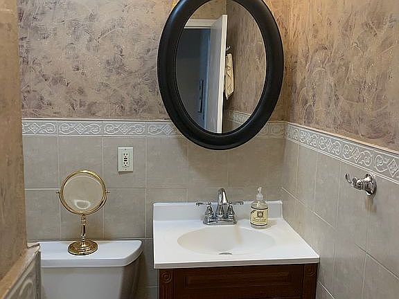 4th image of 402 23rd St #1B