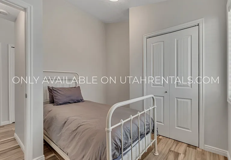 232 W 200 N — Photo 12