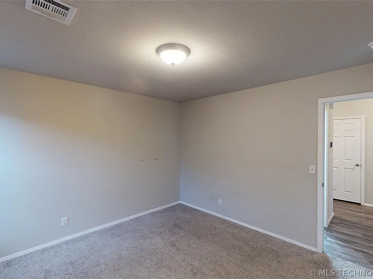 1240 E Richmond St — Photo 22