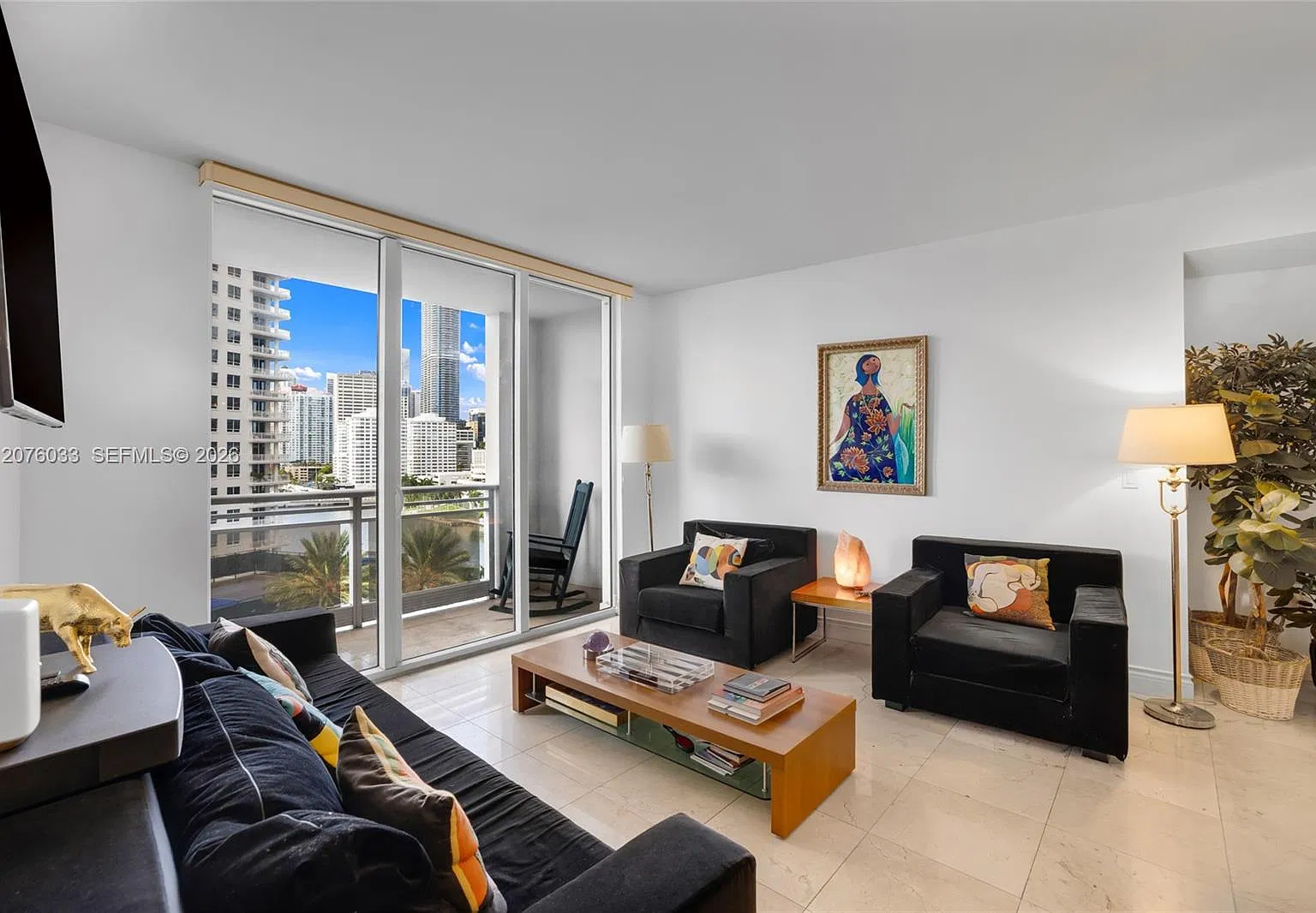 Carbonell Condo — Photo 4