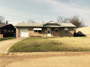 324 Maplewood Dr, Lindsay, OK 73052