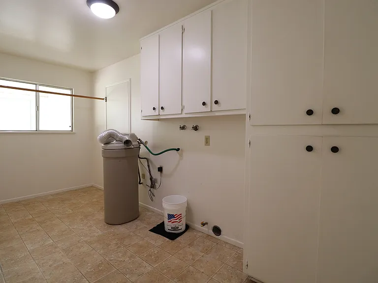 630 Newcastle Cir — Photo 16