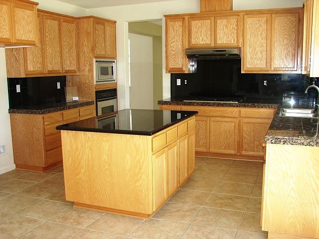 2nd image of 1585 Dawnview Dr