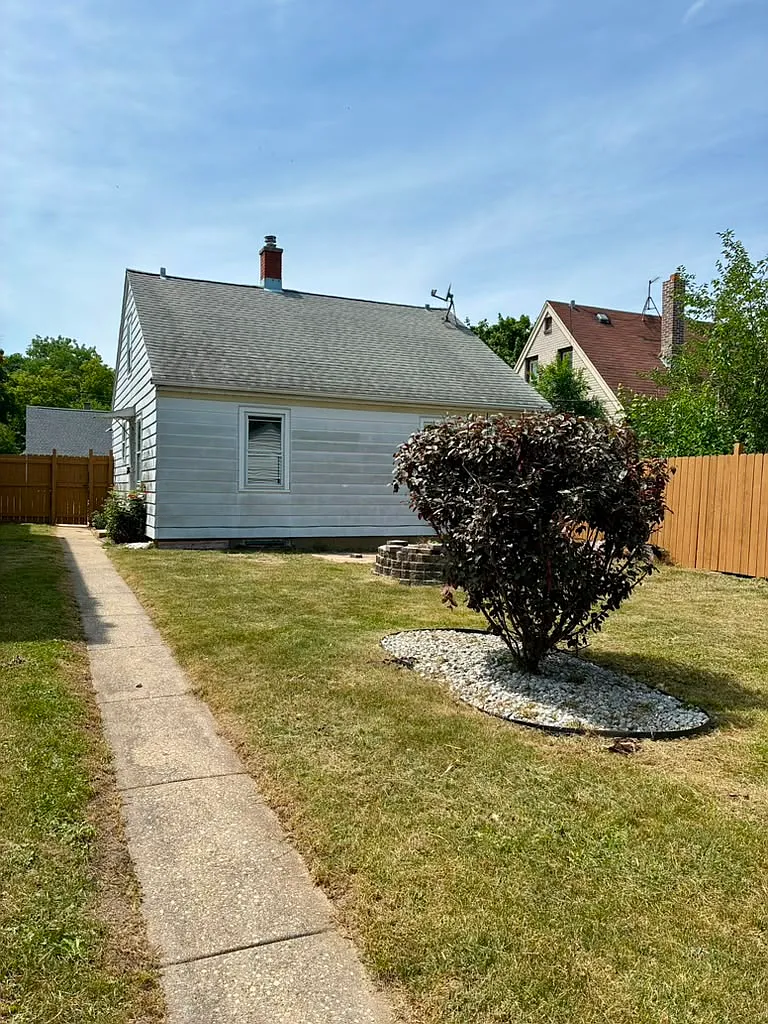 3 bed, 920 sqft, $1,500 — Photo 2