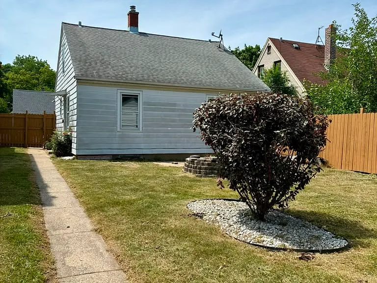 4628 N 24th Pl — Photo 2