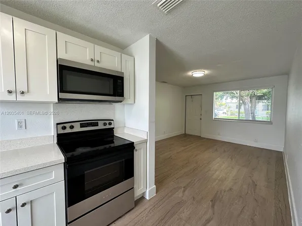 5911 NE 18th Ave APT 4, Fort Lauderdale, FL 33334