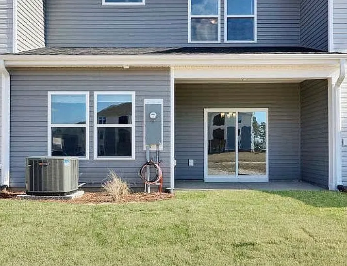 3 bed, 2.5 bath, 1872 sqft, $1,950 — Photo 3